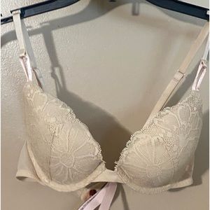 Victoria’s Secret nude colored bra with wire 34B never worn